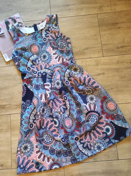 Kolorowa sukienka we wzory. Bez wad.