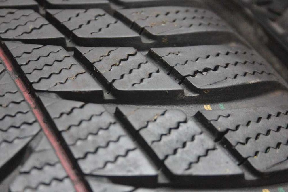 205/55/17 Bridgestone Blizzak LM001 205/55 R17 95H