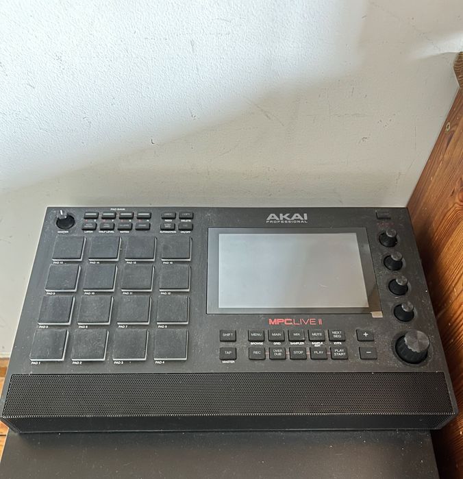 Akai Professional MPC Live 2