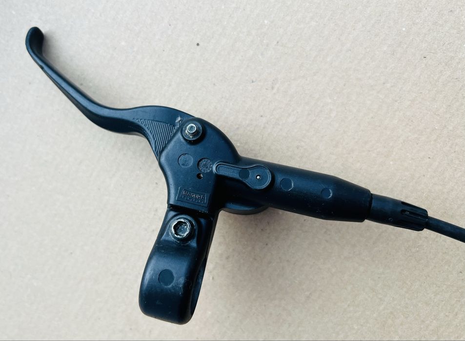 Hamulec hydrauliczny tarczowy MAGURA JULIE Klamka Prawa Zacisk tył 137