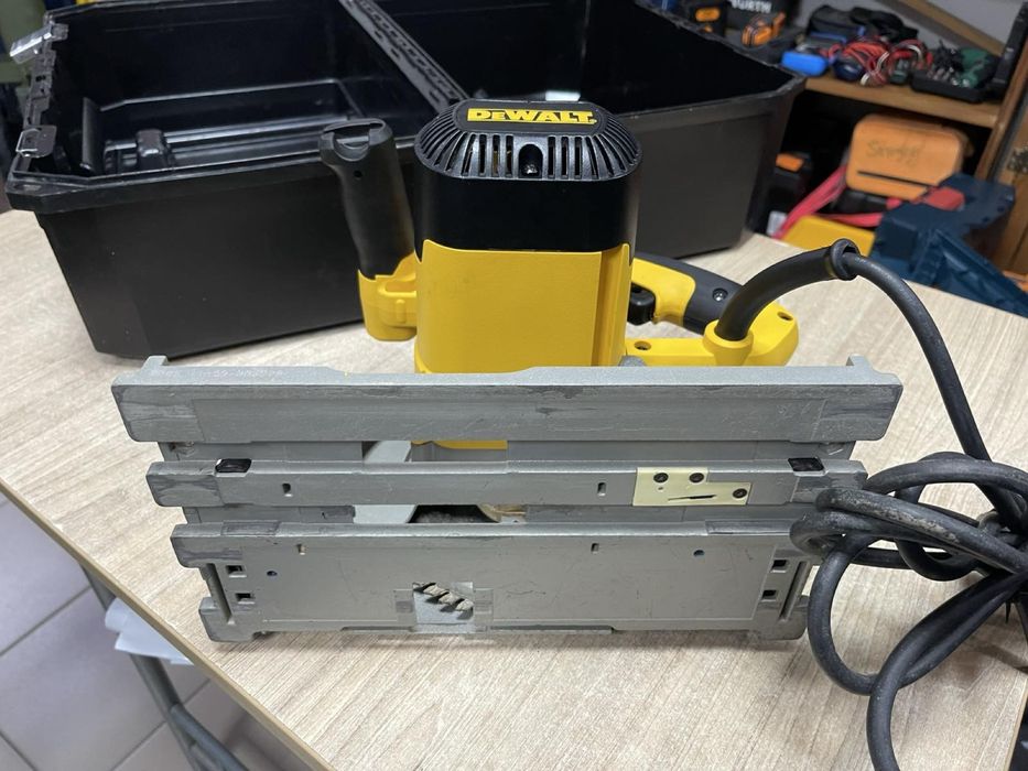 DeWALT DWS520 / Занурювальна дискова пила Девольт