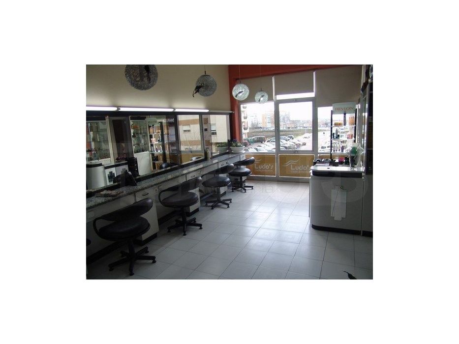 Cabeleireiro / Estética para trespasse Esgueira