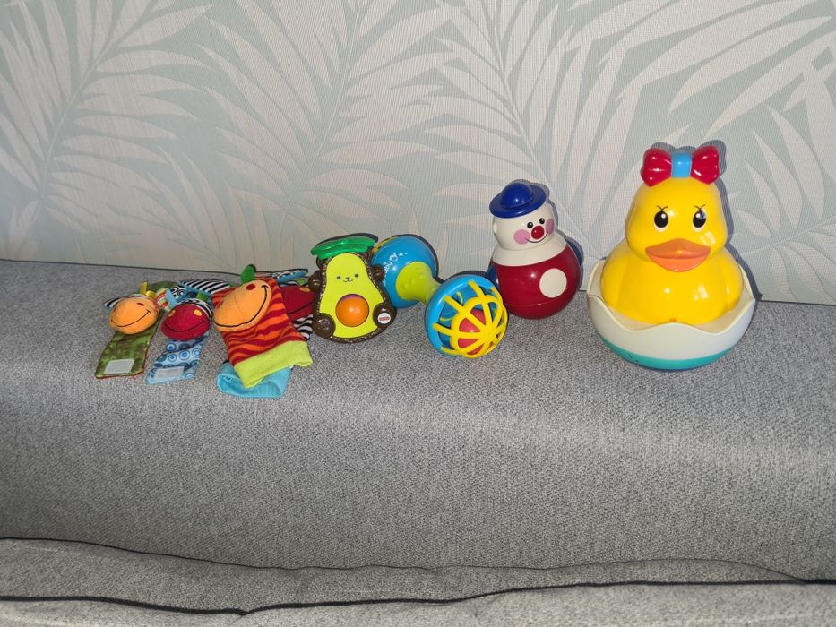 Игрушки для маленьких, погремушки, неваляшки, сортер