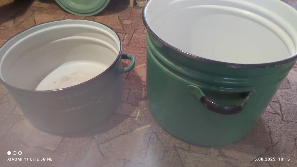 Эмалированные кастрюли