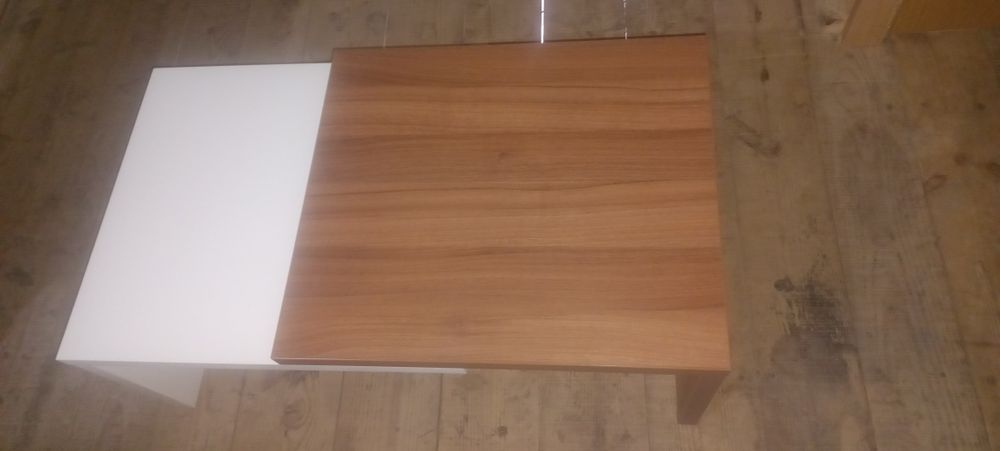 Mensa pequena de  centro de sala