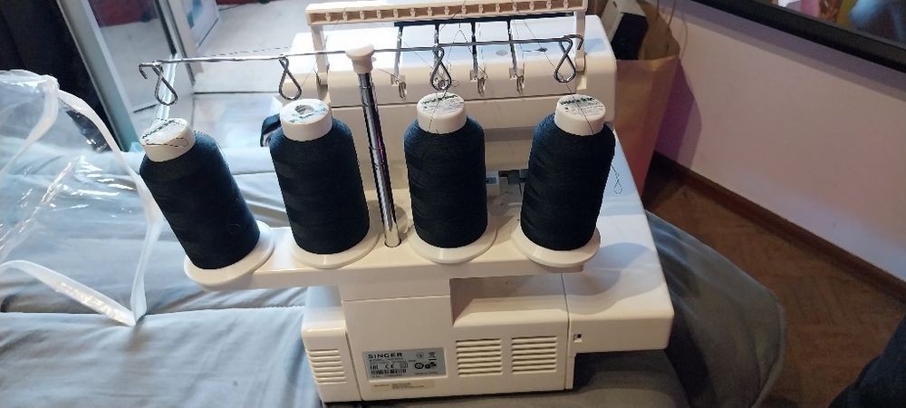 Máquina de costura SINGER overlock
