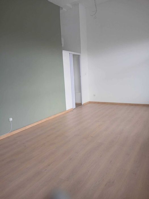 Arrenda-se sala em Vialonga
