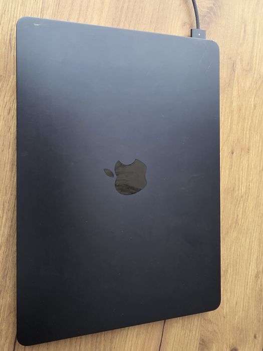 Macbook air m2 13.6
