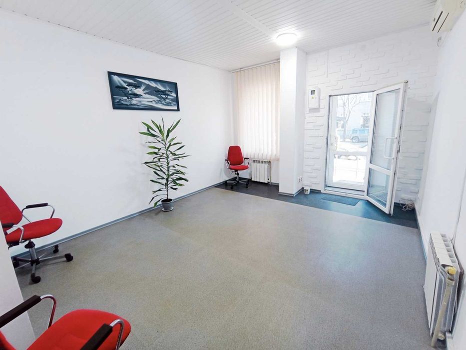 Аренда красная линия  М. Грушевского 56м кв.