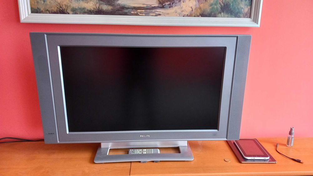 TV 32 " Philips z pilotem-100% sprawny.