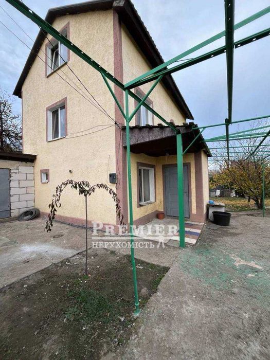 Продам триповерховий  сучасний будинок