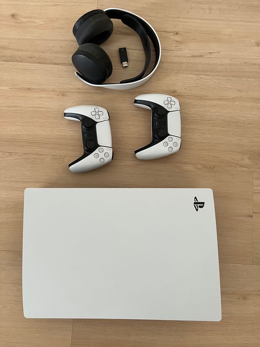 PlayStation 5 Standard + Fones PS5 Pulse 3D
