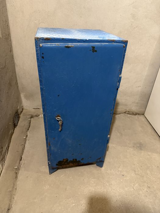 Сейф-металический