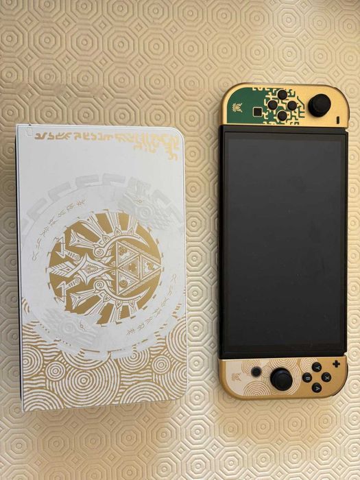 Nintendo Switch OLED The Legend of Zelda em caixa + SD + mala