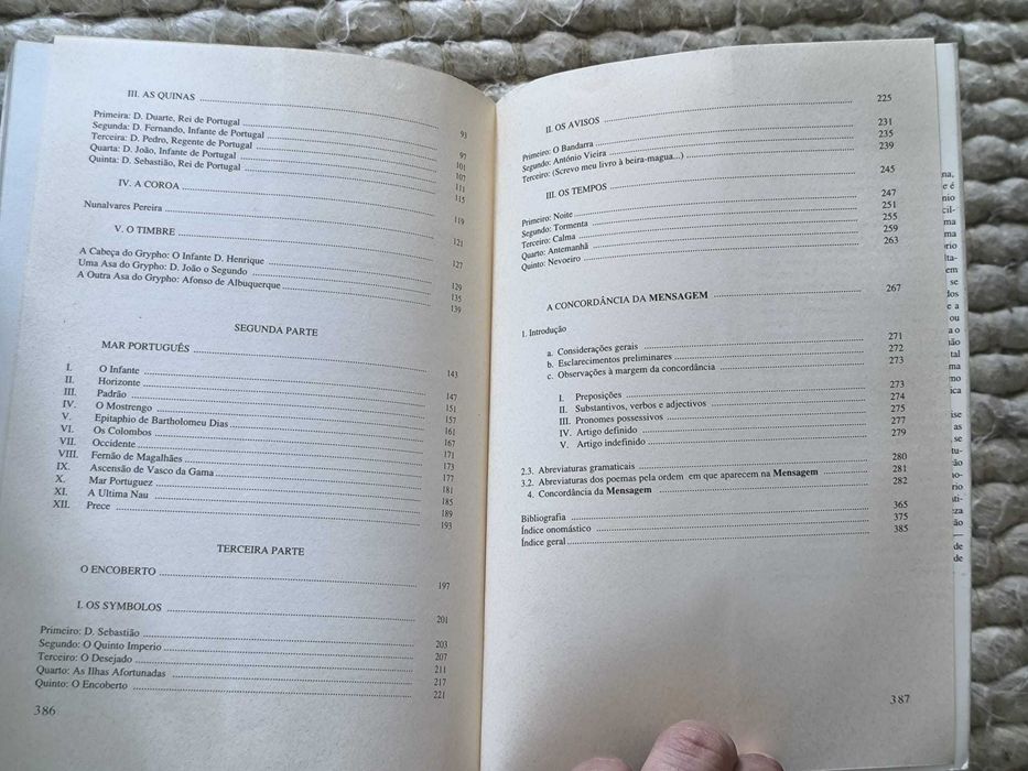 O "Olhar esfíngico" da Mensagem de Pessoa
António Cirurgião