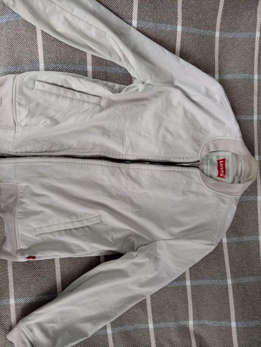 Світла куртка-бомбер Levi's