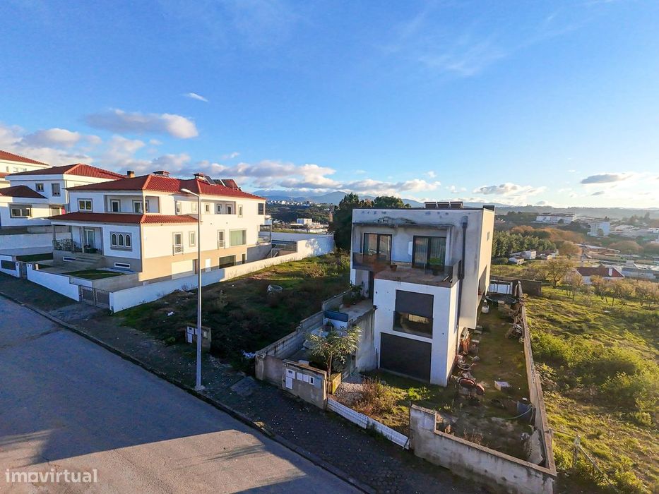 Moradia familiar de alto padrão numa vizinhança premium em Oliveira do