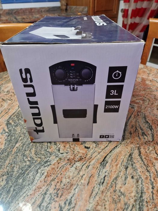 Fritadeira Taurus Fry 3 | 2100 W | Preto, Aço inoxidável