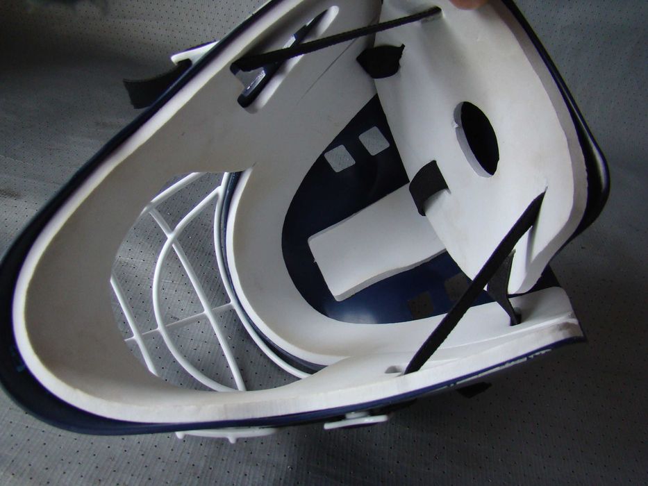 Вратарский шлем - маска сетка BLACK ICE .  размер - Один.