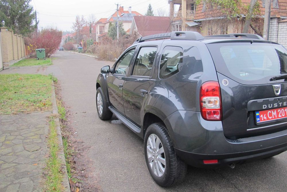 Автомобиль Dacia Duster 2014 (газ-бензин)