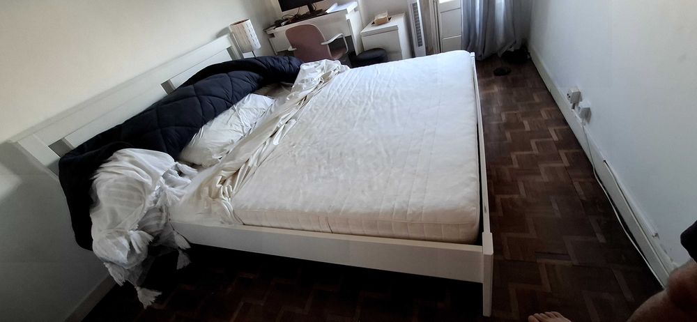 Vende cama e colchão junto