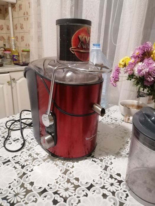 Соковижималка (соковичавниця) MOULINEX JU 599D