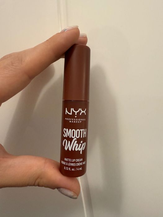 Матова кремова губна помада NYX Smooth Whip