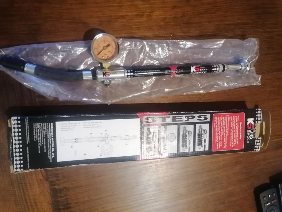 Vendo bomba para encher/ calibrar suspensão de bicicletas
