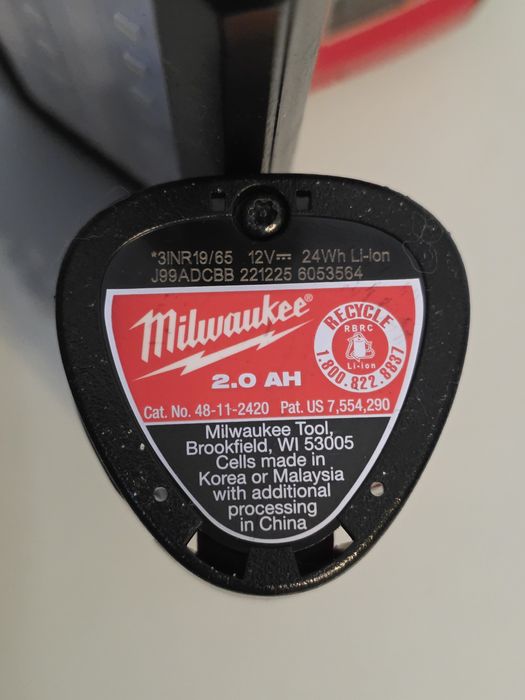Продам фонарь Milwaukee 2367 + акумулятор  2 ah