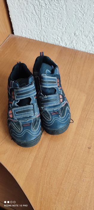 Продам красовки 33 розмір