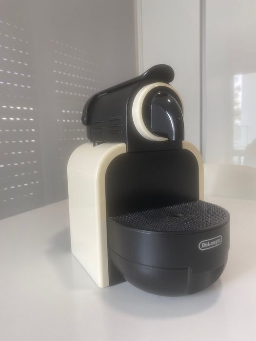 Máquina café expresso - DeLonghi