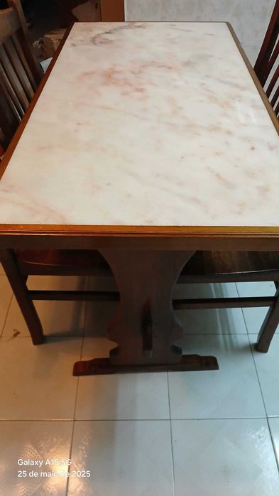 Mesa madeira maciça + 4 cadeiras.Exterior ou interior