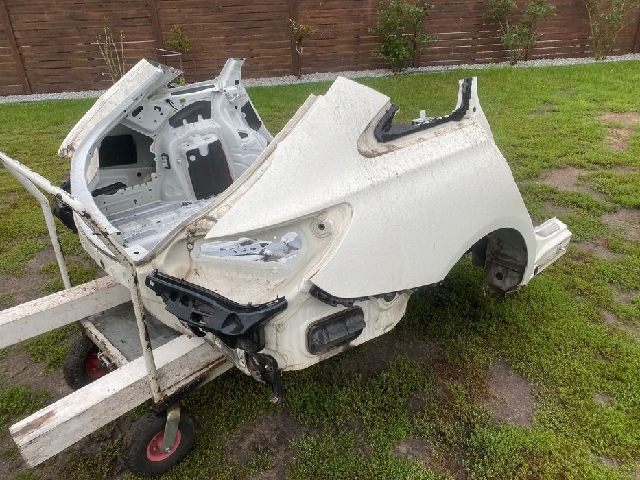 MERCEDES cla 117 shooting brake kombi tyl karoseri cwiartka prawa lewa kolor 650