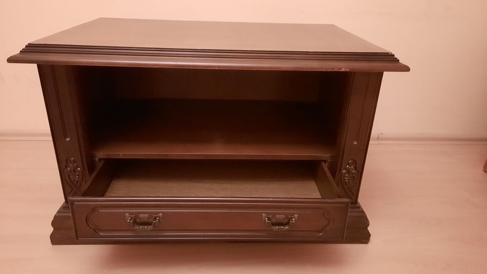 Stylowa szafka może być pod tv