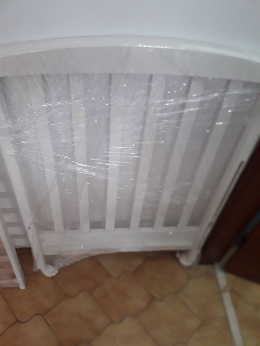 Cama bebé lacada branca