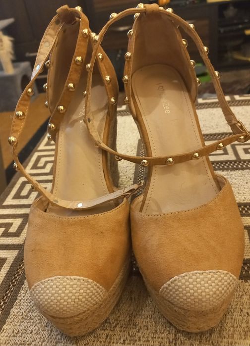Buty na koturnie damskie