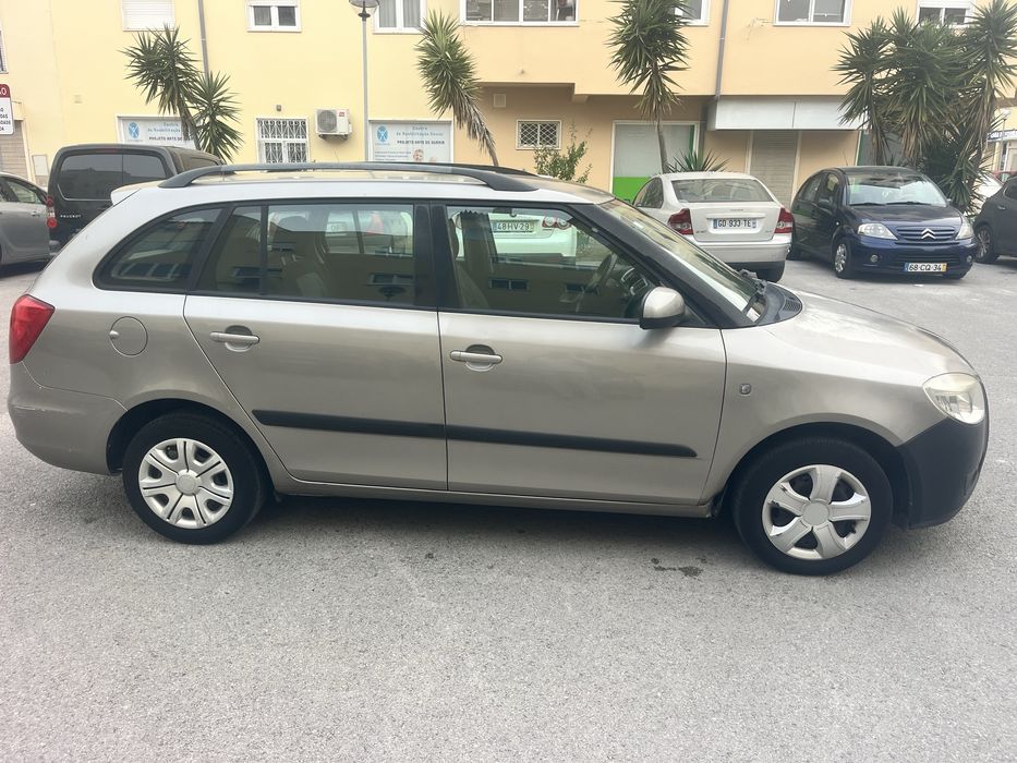 Boas vendo skoda fabia 1.2 gasolina