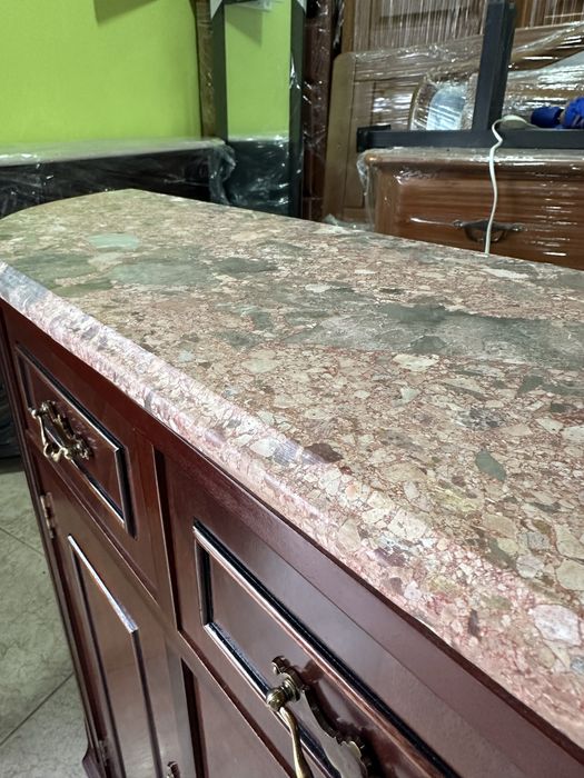 Sapateira com base de mármore