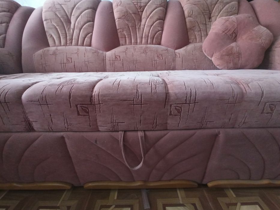 Продам диван недорого