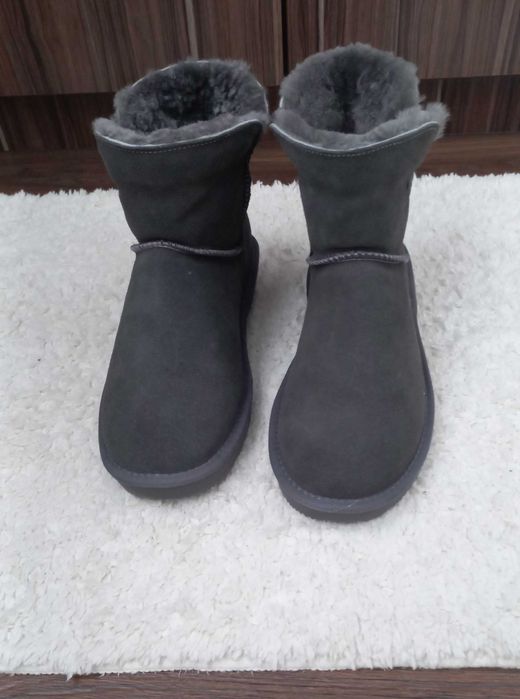 Жіночі зимові уггі