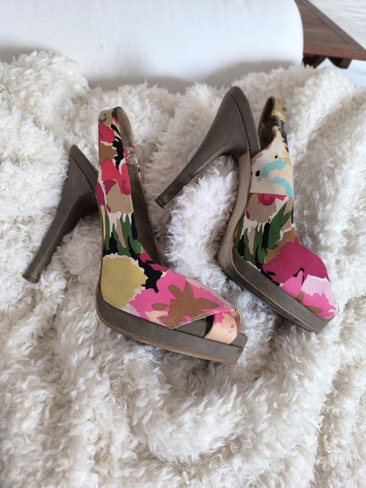 Sapatos varios de senhora bom estado