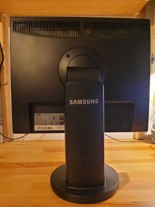 Monitor Samsung SyncMaster 943B 19" Pivot