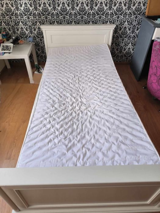 Łóżko białe jedno osobowe