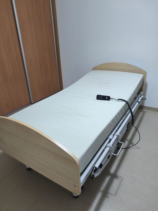 Cama ortopédica articulada  eletrica