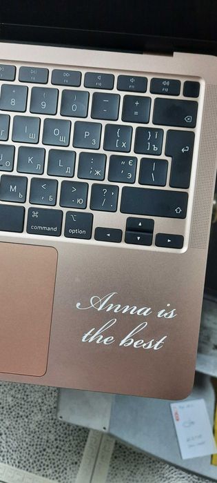 Гравировка клавиатур MacBook. Лазерная гравировка на клавиатуре Киев ...