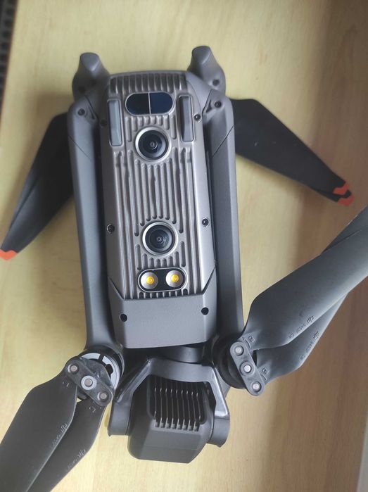 Idealny DJI Mavic 3 Classic 3 baterie, ładowarka Kontroler RC dotykowy