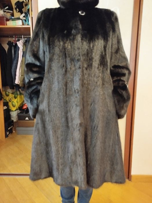 Продам норкову шубу.