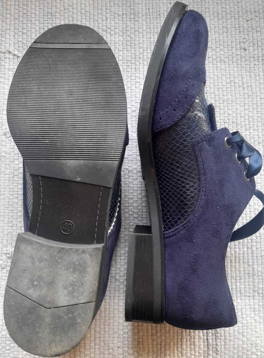 Sapatos clássicos com atacador acetinado