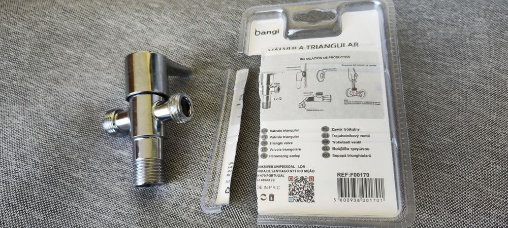 Triangular faucet valve64752108432129121