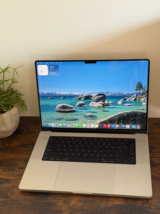 MacBook Pro 16” M3 Max  | 48 GB RAM |  1TB SSD |